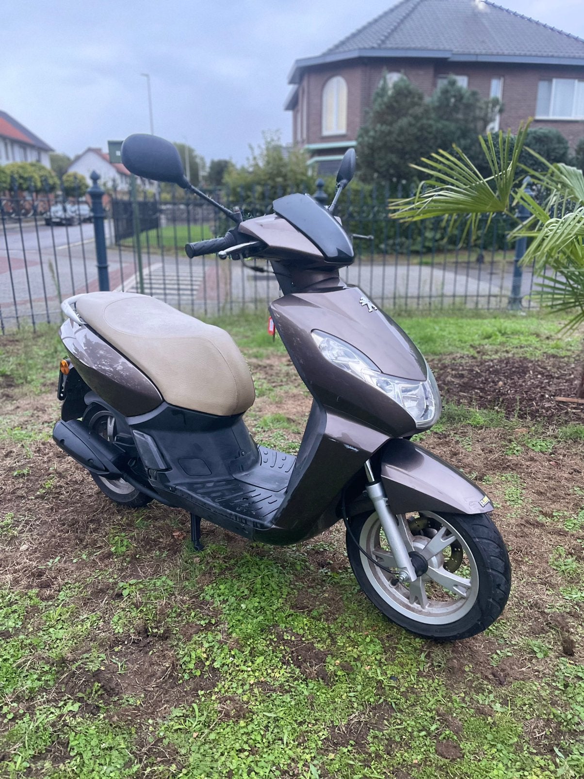 PEUGEOT KISBEE 2017 A KLASSE, Fietsen en Brommers, Ophalen