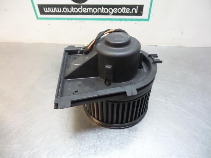 Kachel Ventilatiemotor van een Volkswagen Beetle (Beetle 98-, Auto-onderdelen, Overige Auto-onderdelen, Volkswagen, Gebruikt, 3 maanden garantie