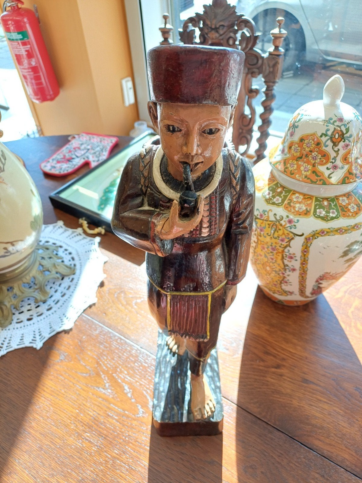 2 statues bois indonésiennes signée