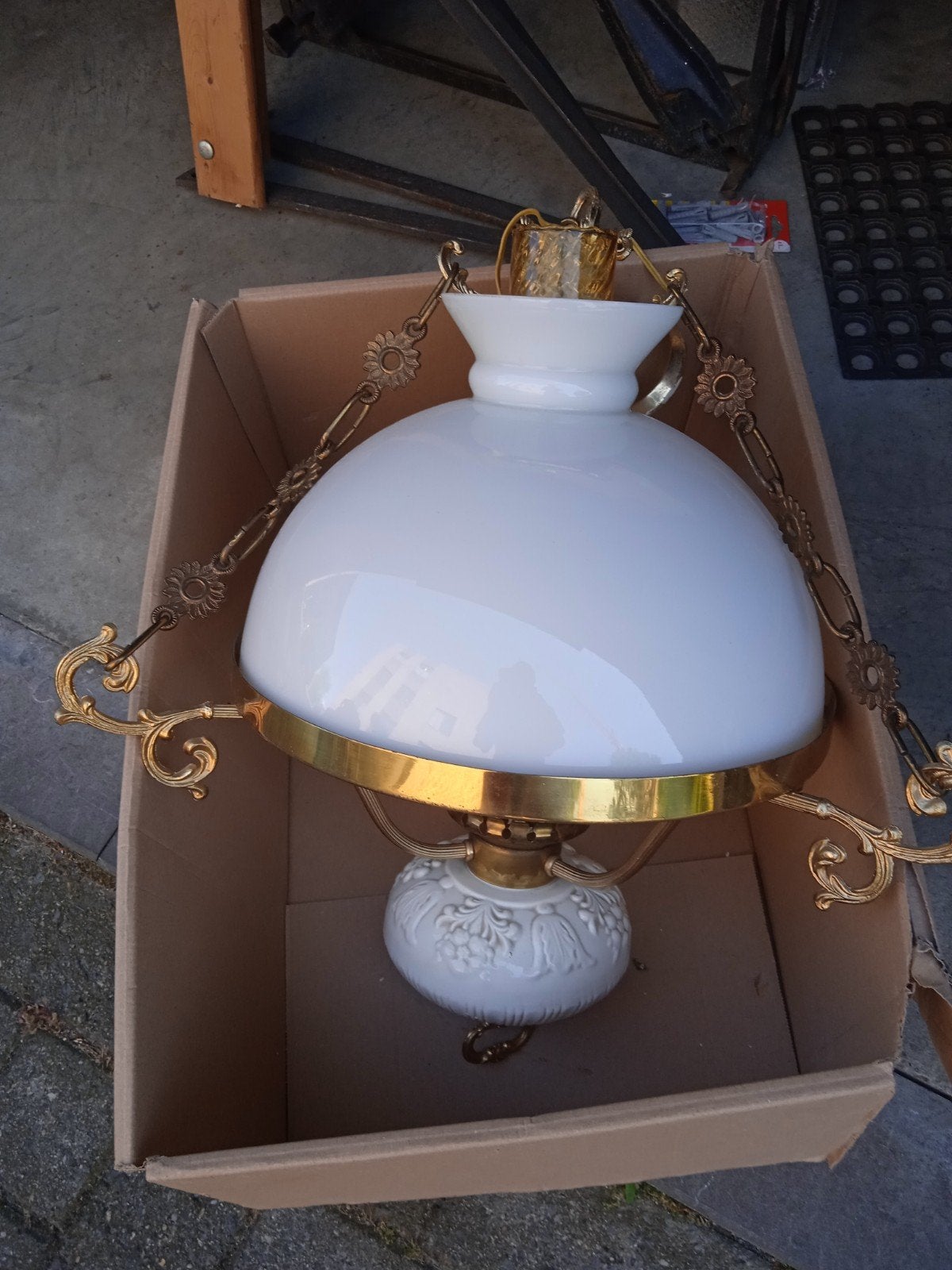 Luster Retro met wit glazen bol, Ophalen