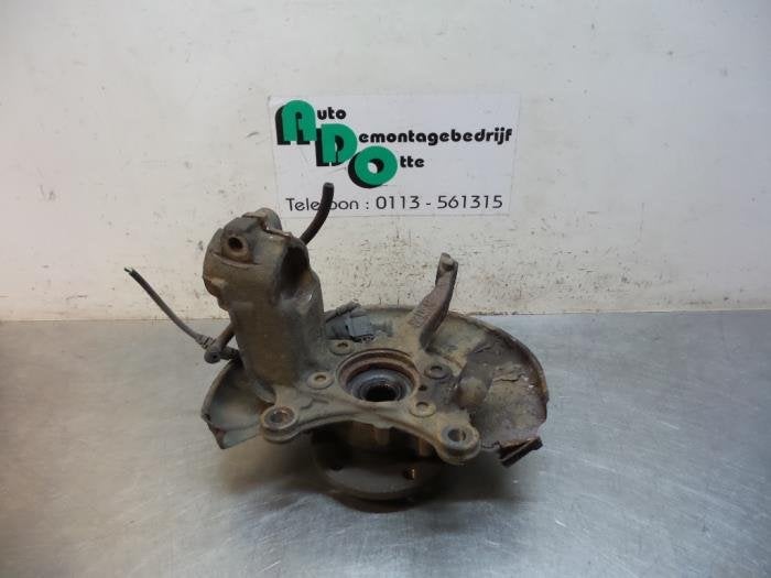 Fusee rechts-voor van een Volkswagen Golf Plus (Golf Plus 05, Gebruikt, -, Volkswagen, -