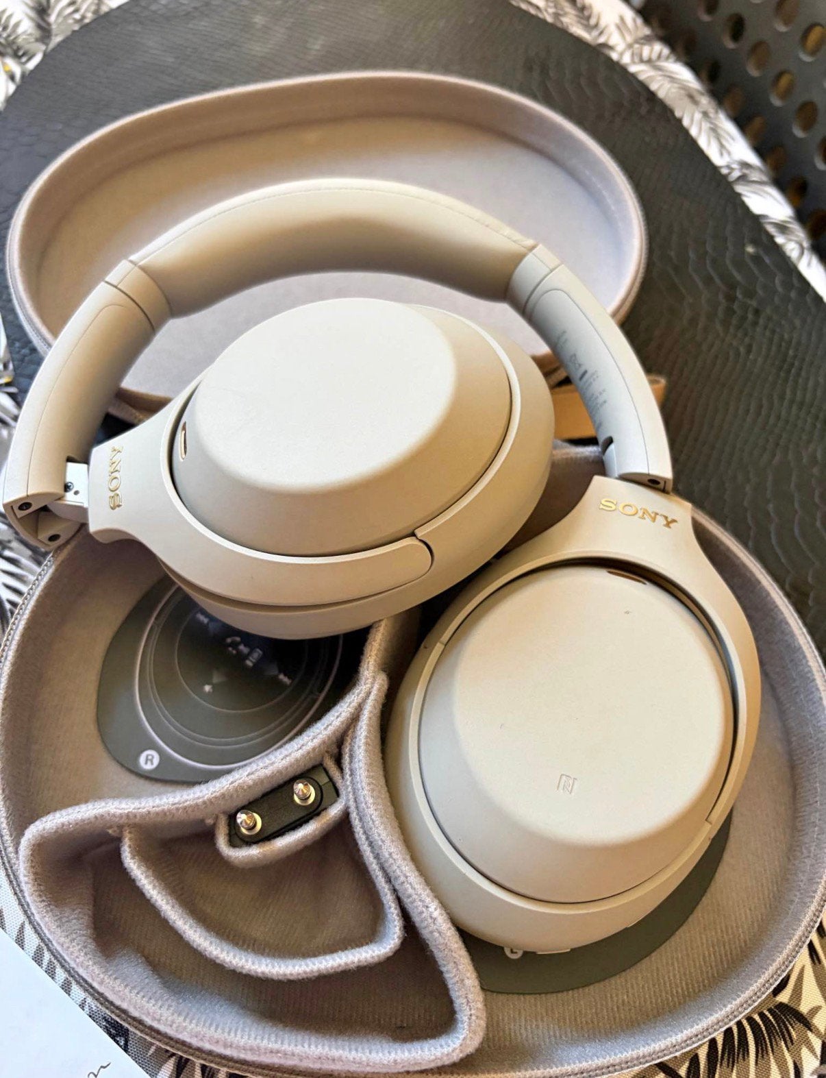 Casque Sony WH-1000XM4 Beige, Enlèvement ou Envoi