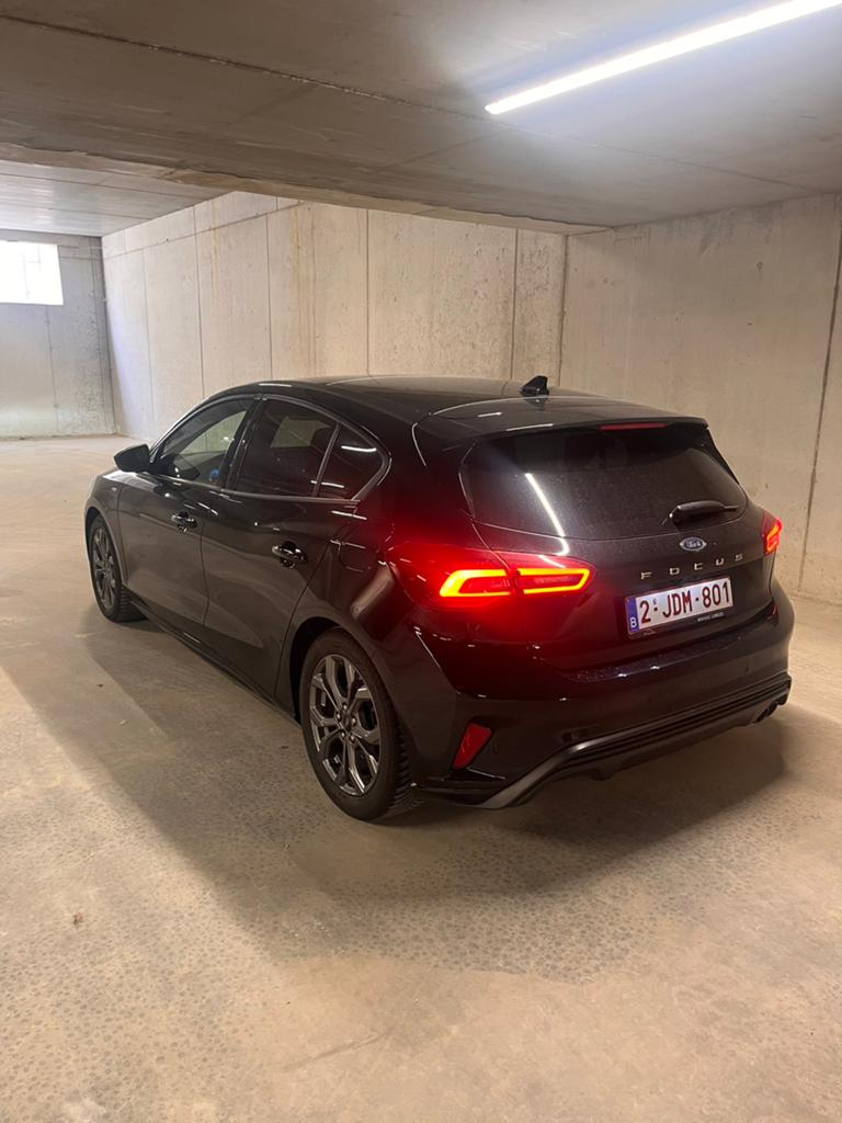 Ford Focus 1.0 Ecoboost ST line 155pk en panoramisch dak, Auto's, Ford, Euro 5, 114 kW, Zwart, Zwart