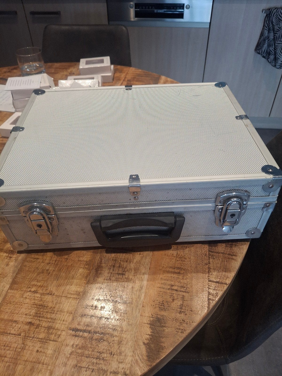 valise testeurs h, Enlèvement