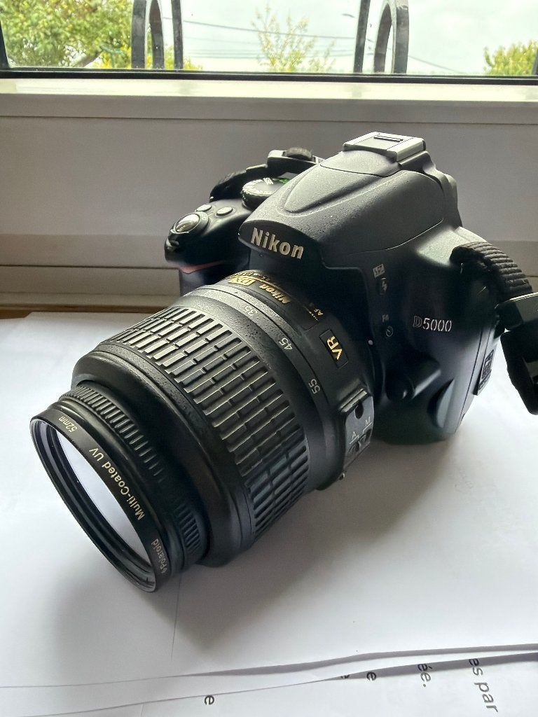 nikon d5000, Enlèvement ou Envoi, Batterie, Reflex miroir, Nikon