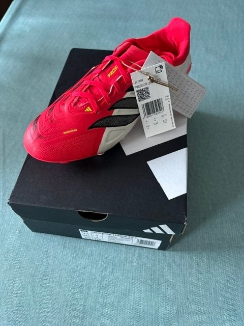 Adidas nieuwe voetbalschoenen maat 36 2/3, Ophalen of Verzenden, Nieuw, Schoenen