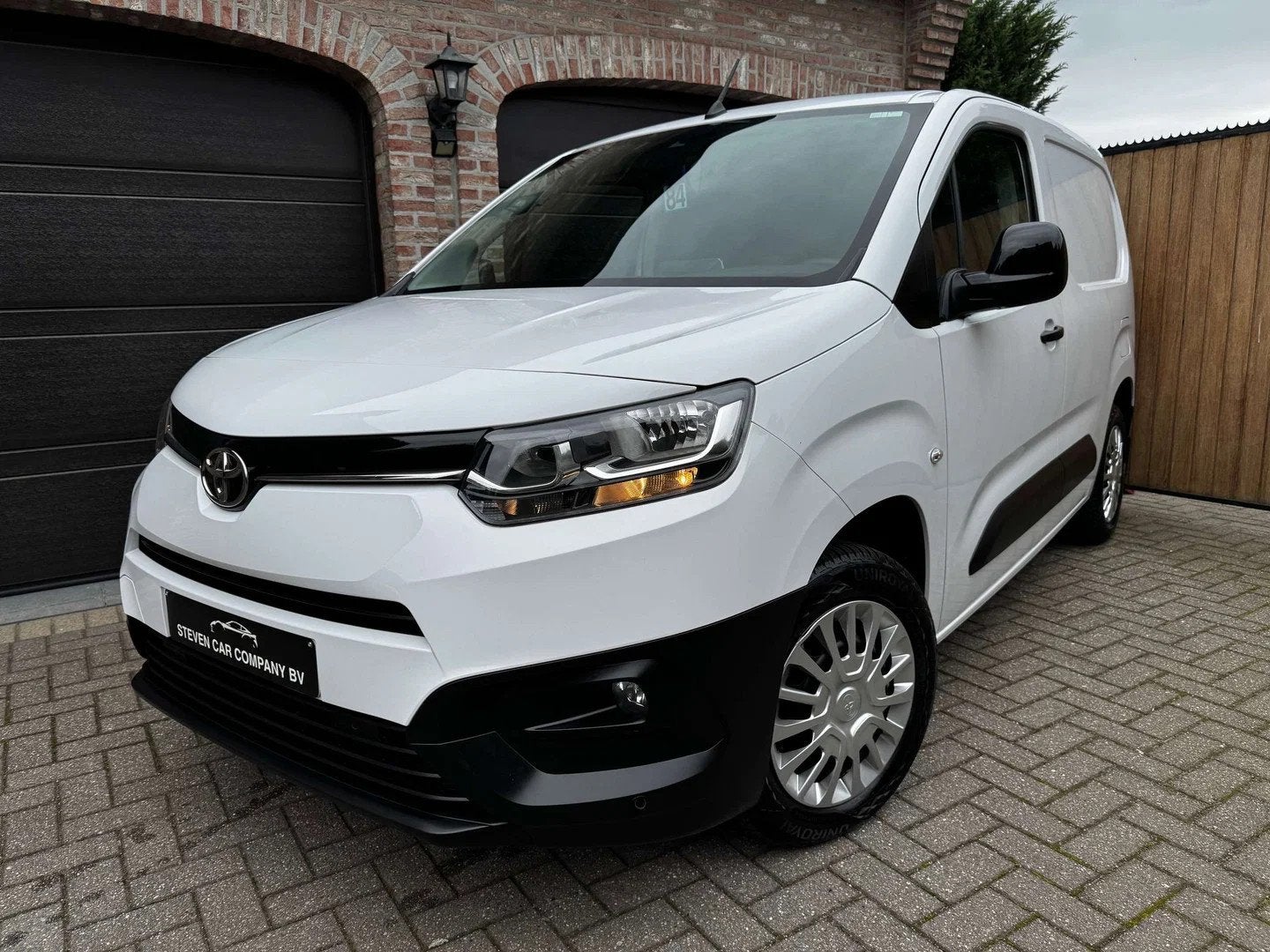 Toyota ProAce City | BTW INCL | BENZINE | 3 ZIT | NAVI | CAM, Gebruikt, 1199 cc, Wit, Bedrijf