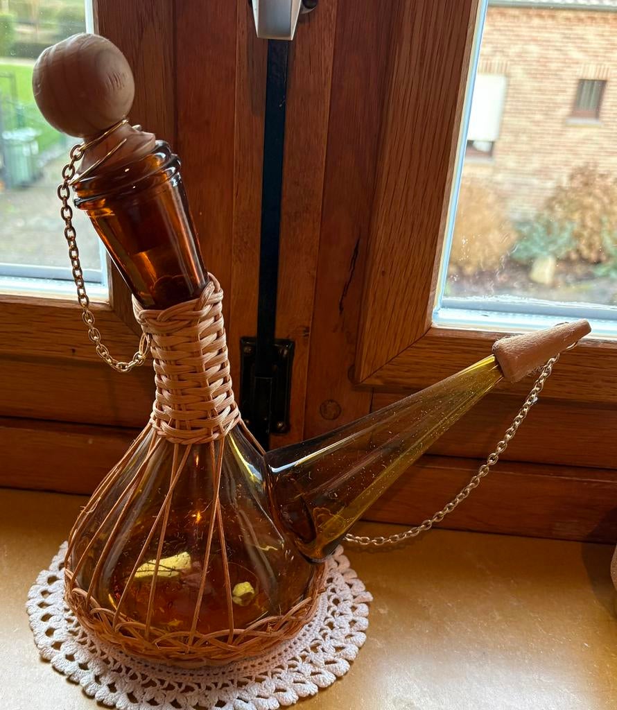 Vintage amber glazen karaf met riet – retro decoratie, Ophalen, Gebruikt, Glas, Vintage