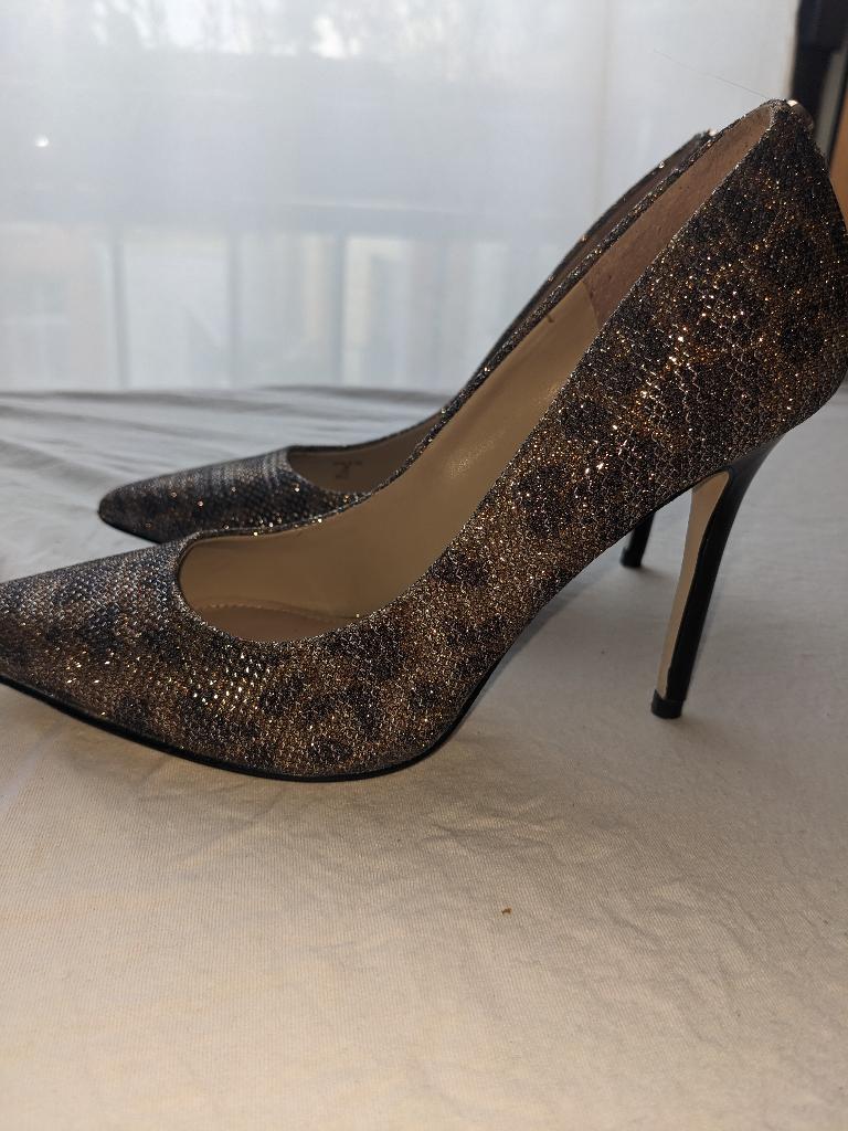 Guess pumps maat 35, Ophalen, Pumps, Guess, Bruin