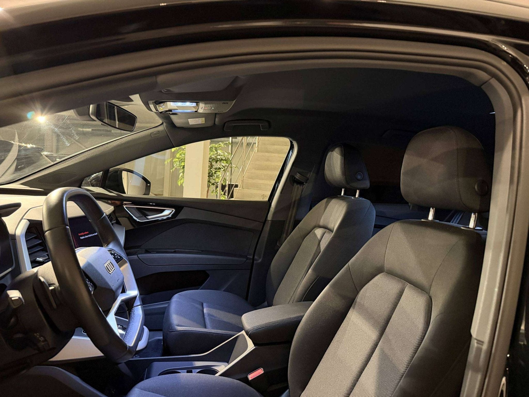 Audi Q4 e-tron 170PK * FULL BLACK PACK * NAVI * CAR PLAY * L, Auto's, Automaat, Gebruikt, Zwart, https://public.car-pass.be/vhr/1925d579-092d-41b6-907d-866d6e96cec8