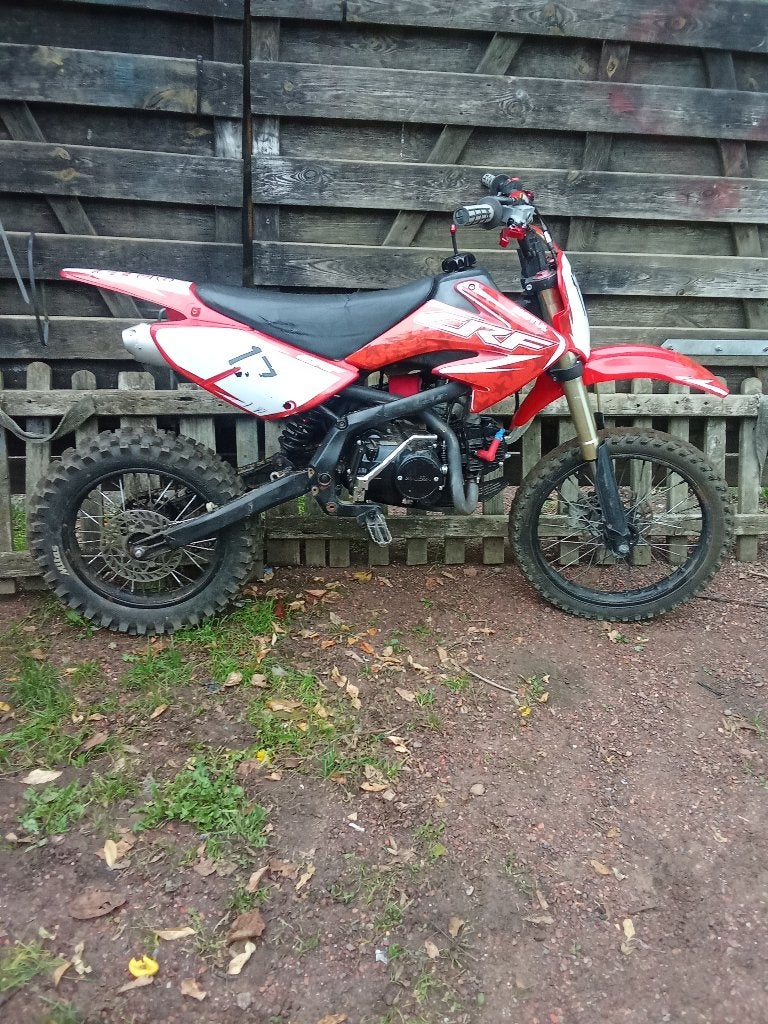 125cc pitbike – start en rijdt met werk aan, Fietsen en Brommers, Gebruikt, 125 cc, Pitbike, Schijfrem