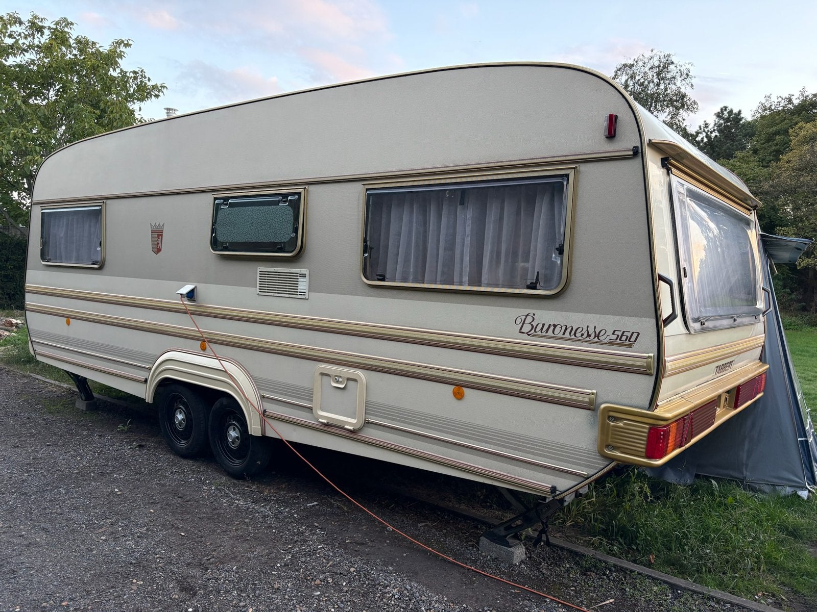 Caravan Tabbert Baronesse 560  ALKO-chassis met voortent, Rondzit, Tabbert, Particulier, Douche