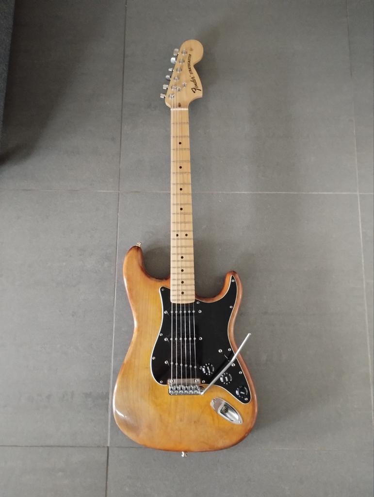 Fender Stratocaster USA (améliorée), Musique & Instruments, Instruments à corde | Guitares | Basses, Enlèvement ou Envoi