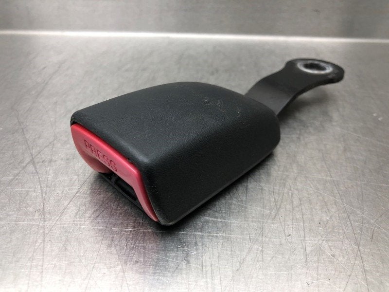 BOUCLE DE CEINTURE ARRIÈRE GAUCHE Corolla Verso (R10 / 11), Utilisé, Toyota