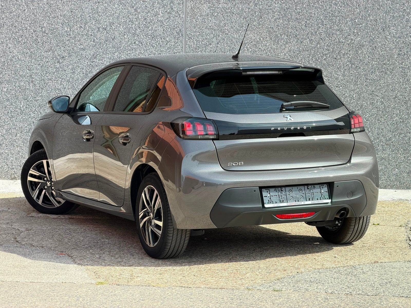 Peugeot 208 1.2 Essence Allure 2023 AUTOMATIQUE garantie lan, Autos, Argent ou Gris, Achat, Euro 6, Entreprise