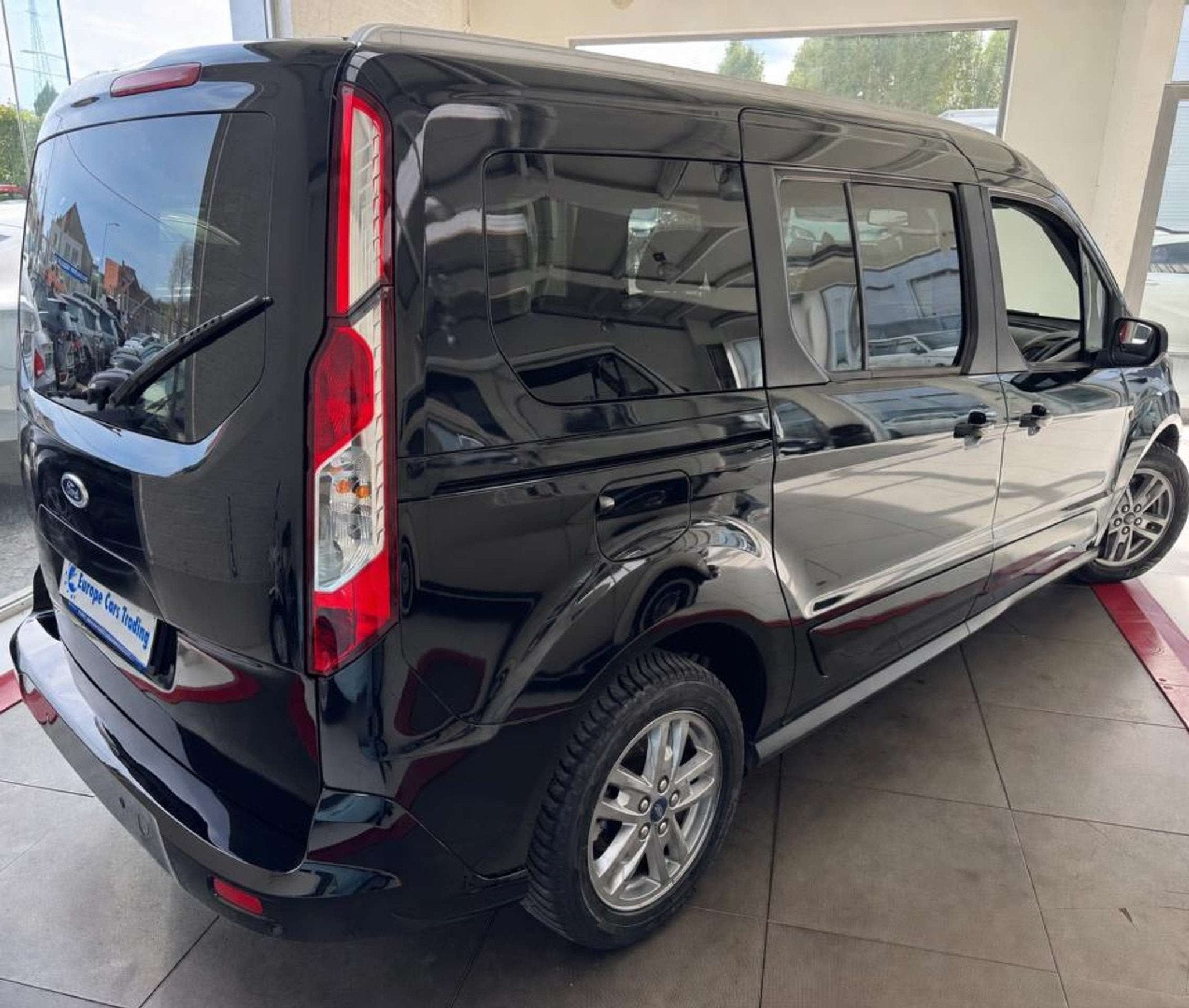 Ford Tourneo Connect 120CH CARPLAY 1ÈRE MAIN 7PLACES GAR 12, Auto's, Ford, Stof, Gebruikt, Zwart, Bedrijf