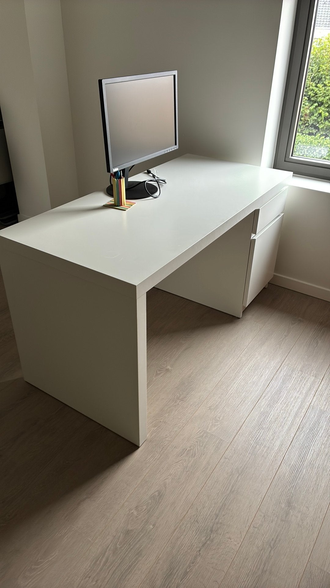 Ikea bureau te koop, Huis en Inrichting, Bureaus, Ophalen, Zo goed als nieuw, IKEA, Wit