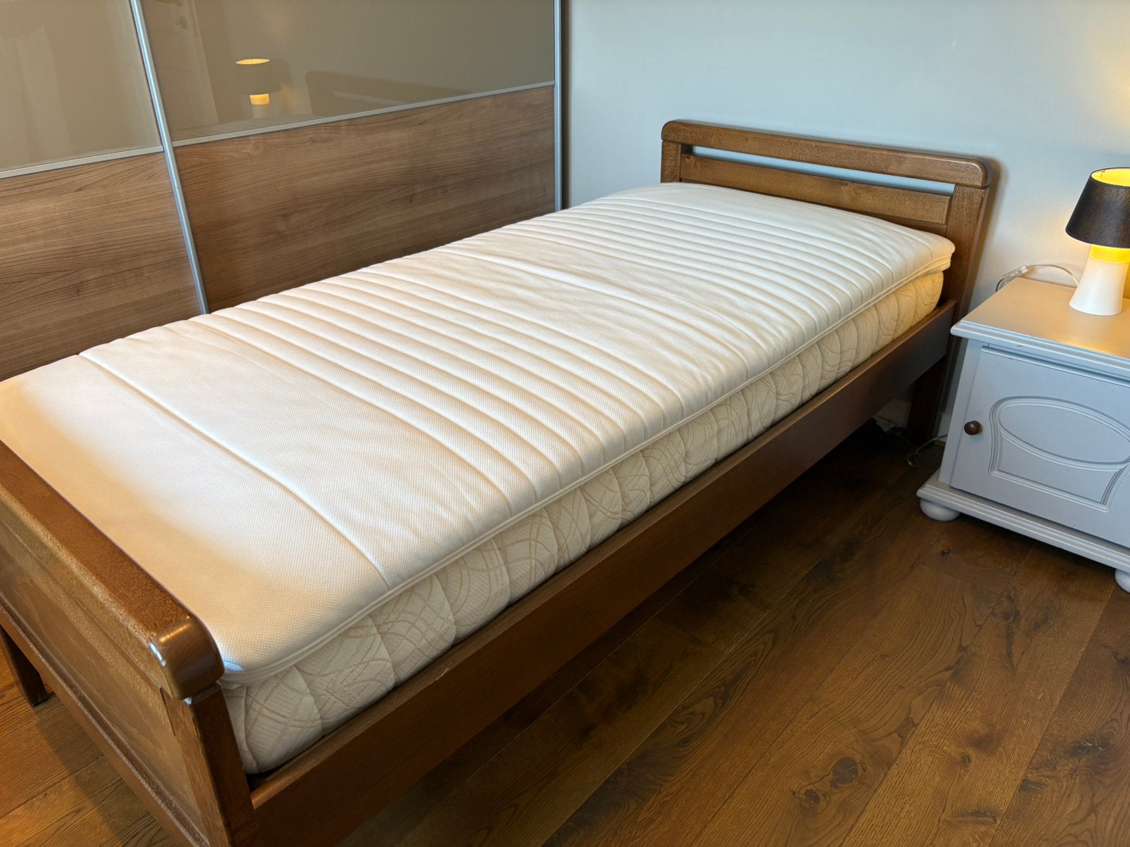 2 Houten eenpersoonsbedden met verstelbare bodems van Auping, Huis en Inrichting, Ophalen, Zo goed als nieuw, Verstelbaar