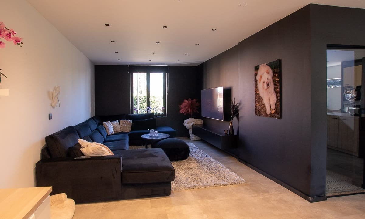 Zwarte zetel in perfecte staat van 4m breed, Immo, Appartementen en Studio's te huur