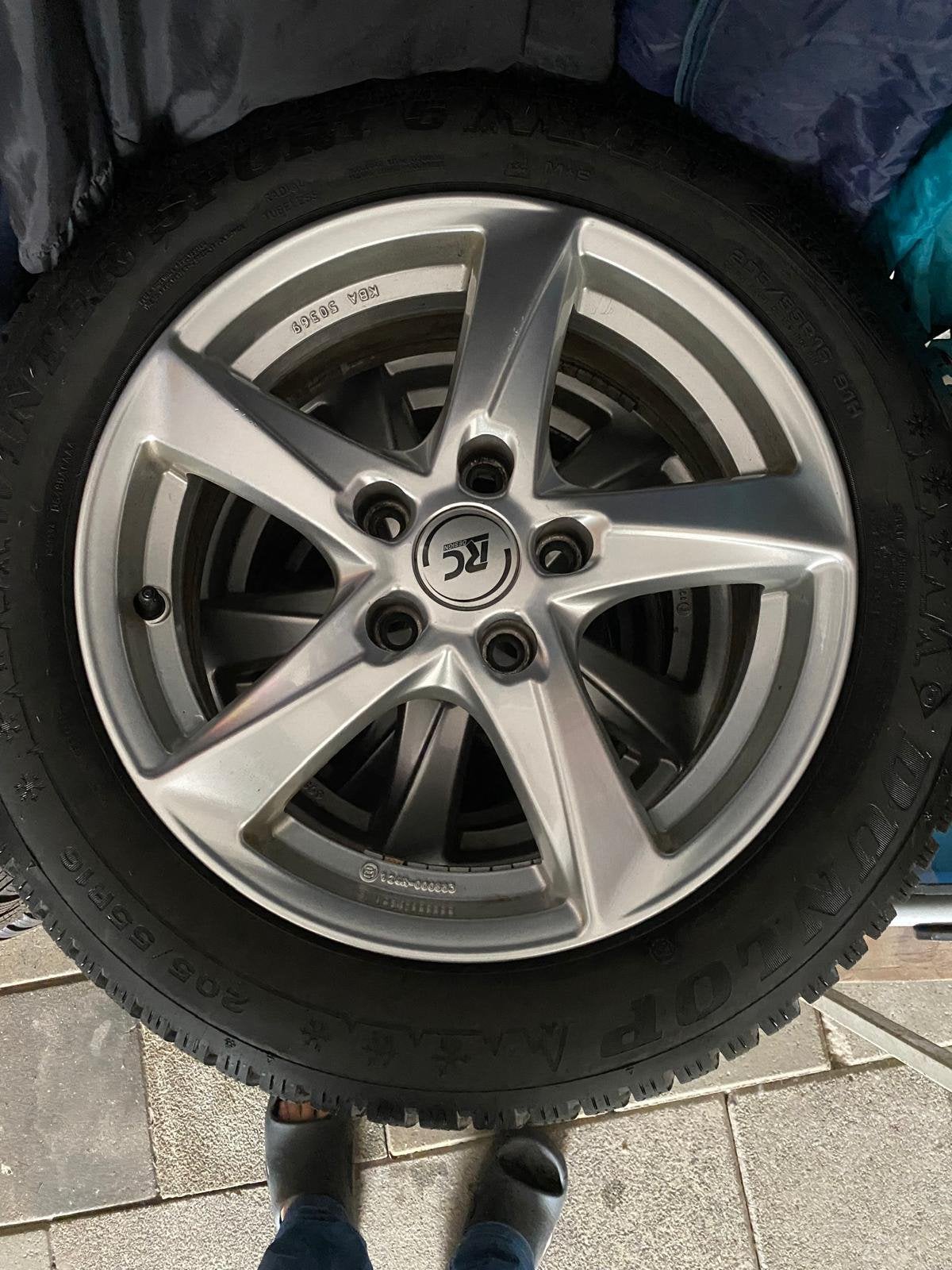 Pneus d'hiver Skoda Volkswagen 2024 zgan, Pneus hiver, Enlèvement ou Envoi, 16 pouces, 205 mm