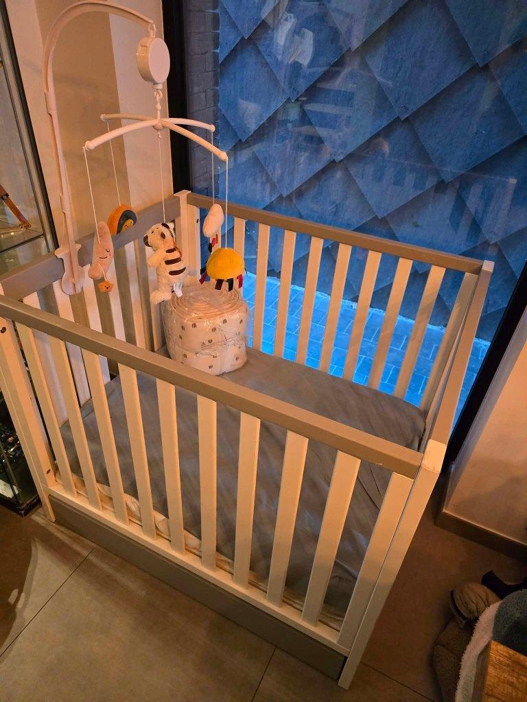 Park wit/grijs met opberg-lade en alle toebehoren, Kinderen en Baby's, Babyparken, Zo goed als nieuw, Rechthoekig, In hoogte verstelbaar