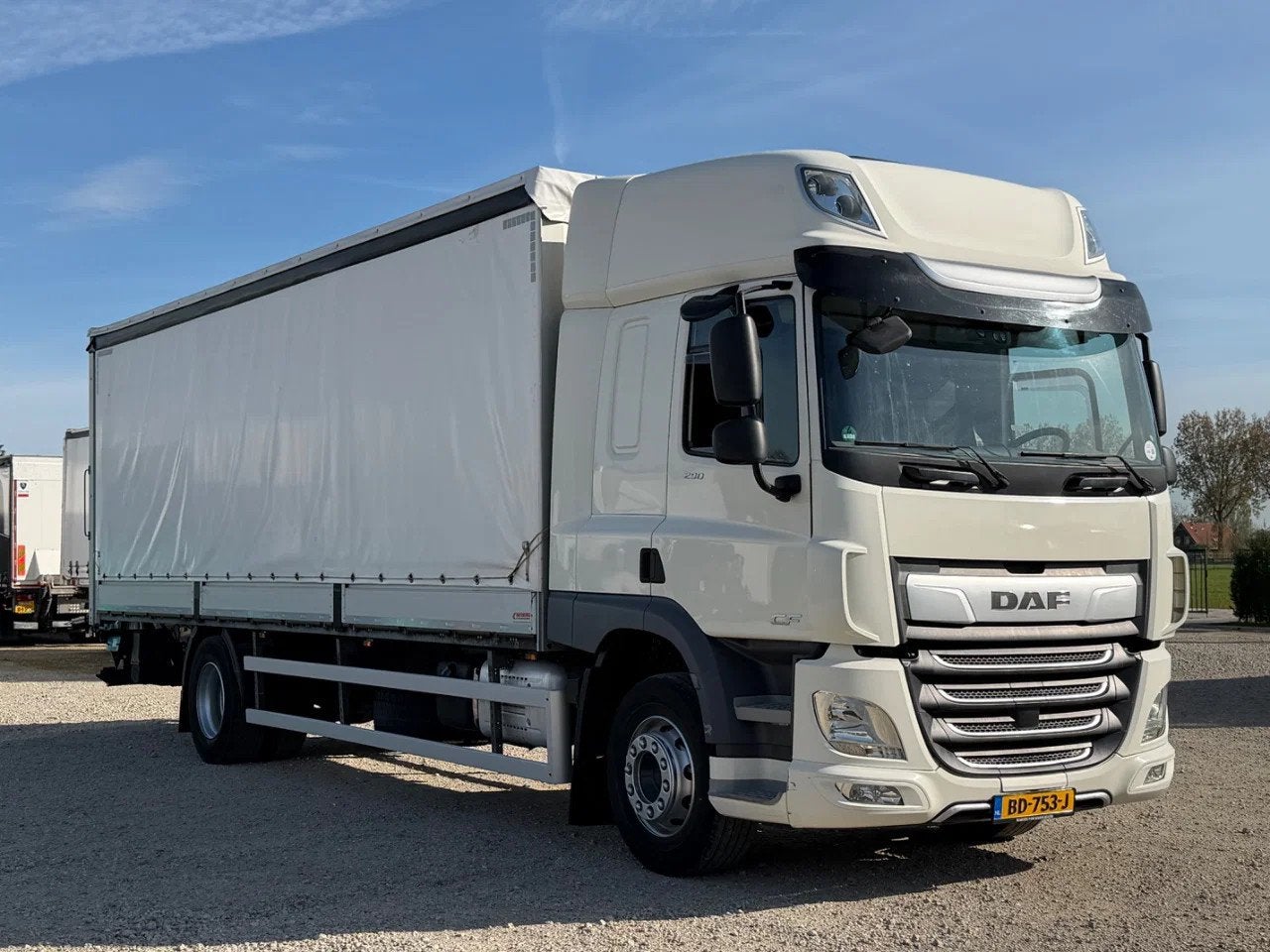 DAF CF 290 CF 290 EURO6. 2020. Schuifzeil bakwagen met Laadk, Automaat, Achterwielaandrijving, Euro 6, 6700 cc