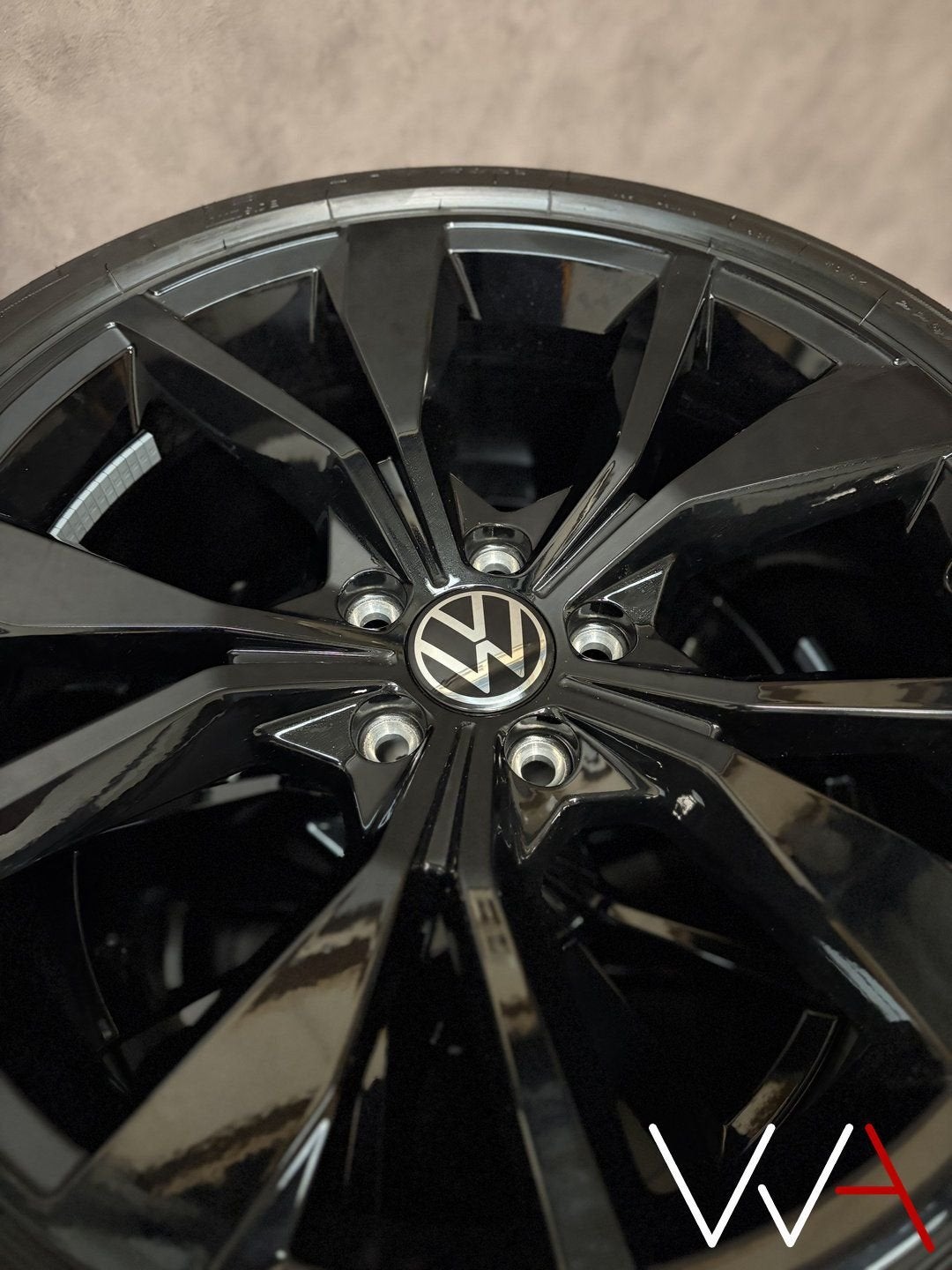 19” Volkswagen T-Roc R-Line “Misano” BLACK DEMO Origineel, Pneus et Jantes, Véhicule de tourisme, Pneus été, -