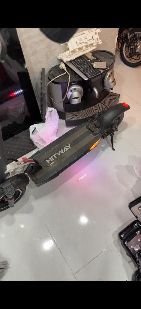 Trotinette hitway 48volts avec chargeur, Ophalen, Gebruikt