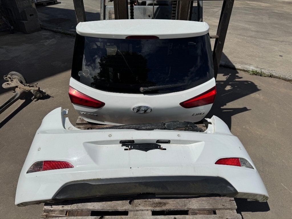 Hayon + Pare choc + renfort Hyundai I20, Enlèvement, Utilisé, Arrière, Hyundai