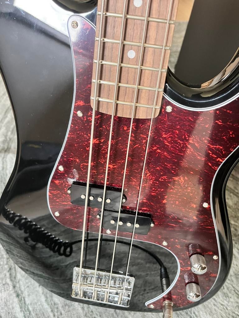 Basgitaar, Ophalen, Zo goed als nieuw