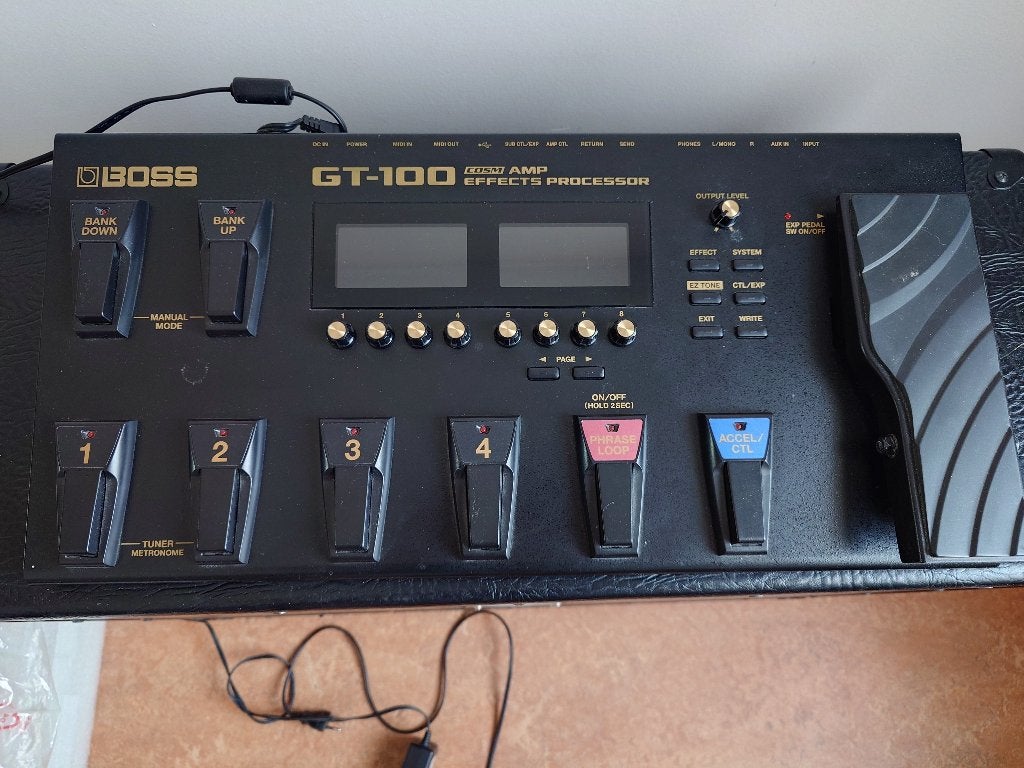 BOSS GT-100 v2 Effectprocessor voor gitaar, Ophalen of Verzenden, Zo goed als nieuw, Multi-effect