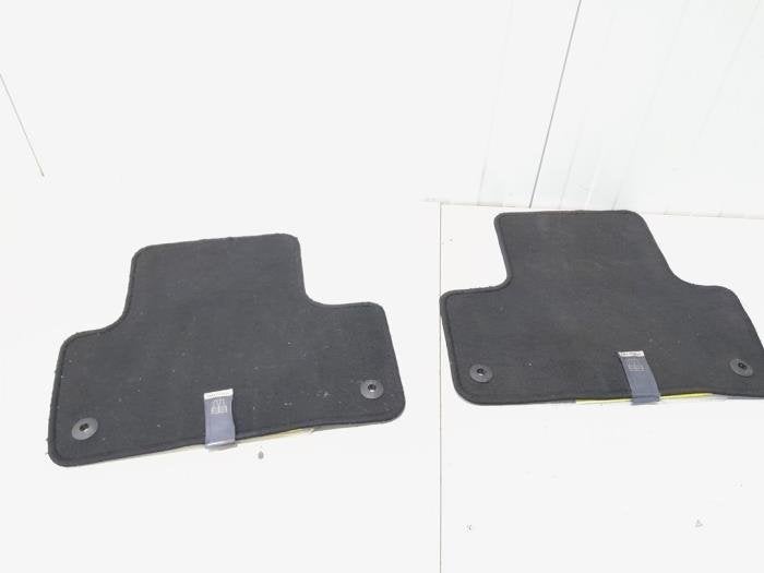 Kit tapis d'un Volvo XC60, Autos : Pièces & Accessoires, Habitacle & Garnissage, Volvo, Utilisé, 3 mois de garantie, Enlèvement ou Envoi