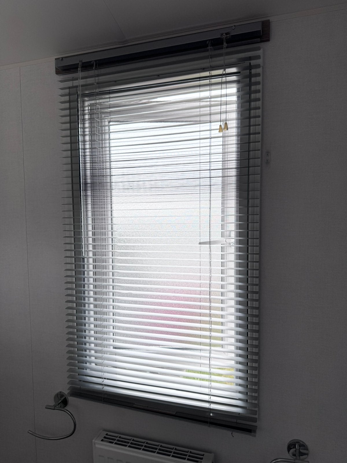 Jaloezieën / lamellen aluminium, Ophalen, Gebruikt, Wit, Koordbediening
