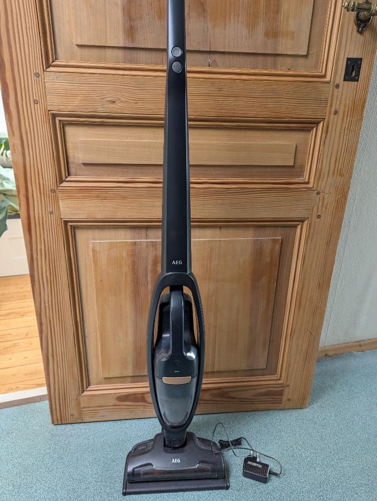 Stofzuiger AEG wireless, Elektronische apparatuur, Stofzuigers, Ophalen, Gebruikt, Combi-reiniger, AEG