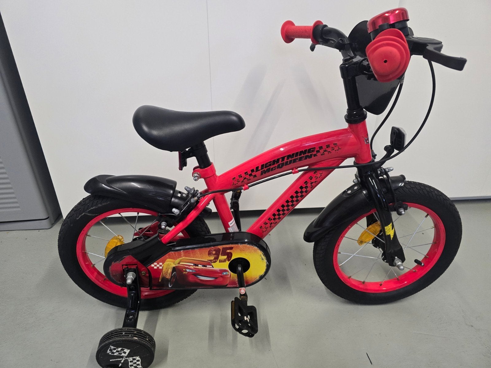 Lightning McQueen 14 inch en loopfiets, Ophalen
