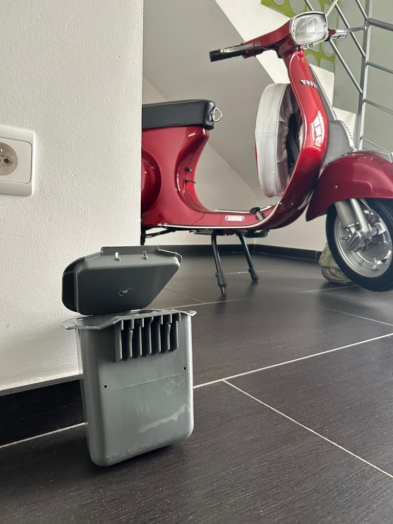 Boite a gant vespa 50 pk piaggio, Enlèvement ou Envoi