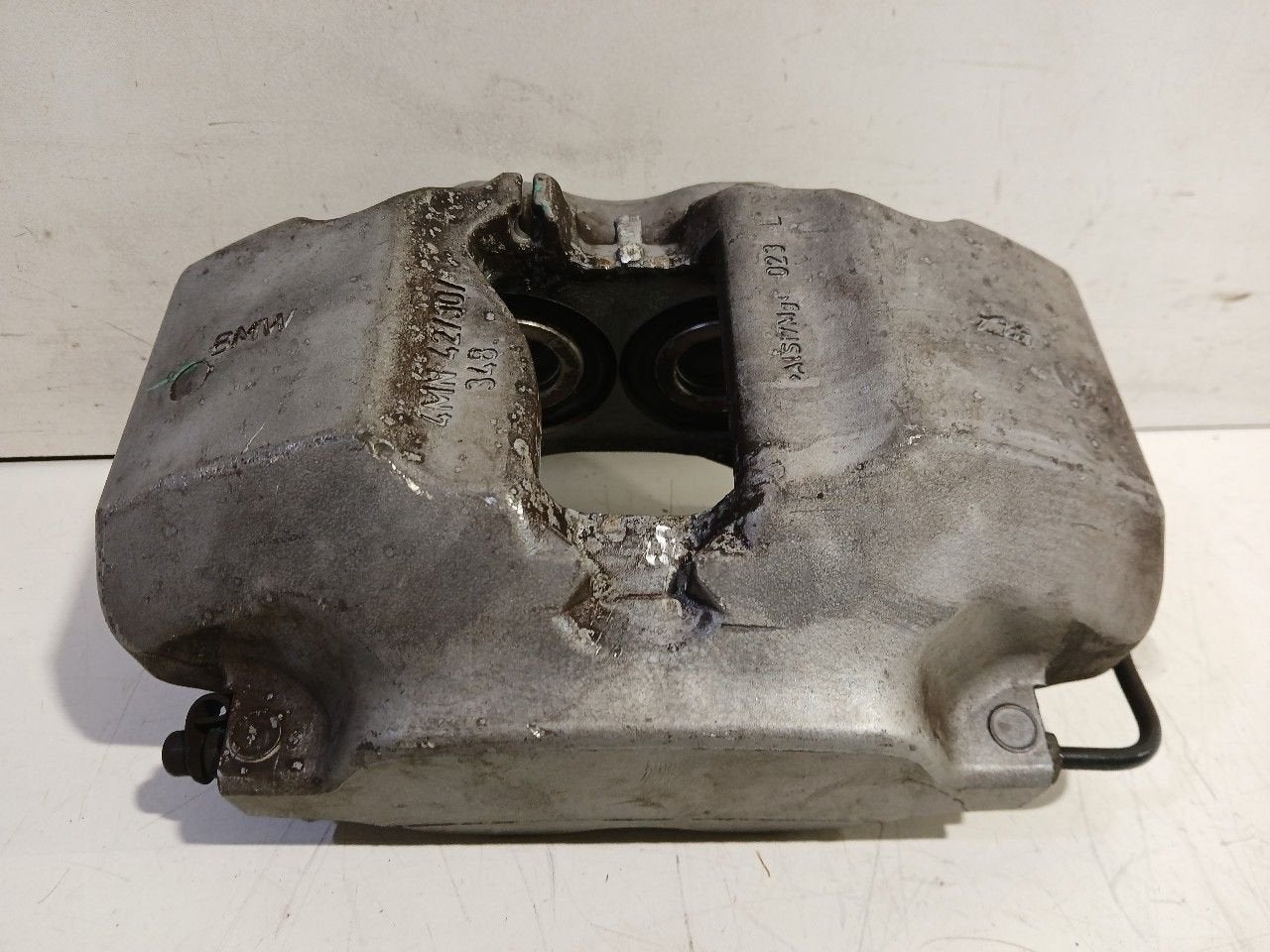 Remklauw links voor BMW iX, BMW, Onderdelen@venauto.nl, Van der Ven Autorecycling B.V., Ettenseweg 76, 4706 PB Roosendaal, The Netherlands