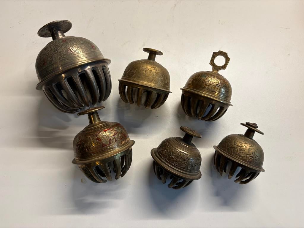 6 Cloches de Temple  (Inde / Tibet) - Bronze Gravé, Enlèvement, Bronze