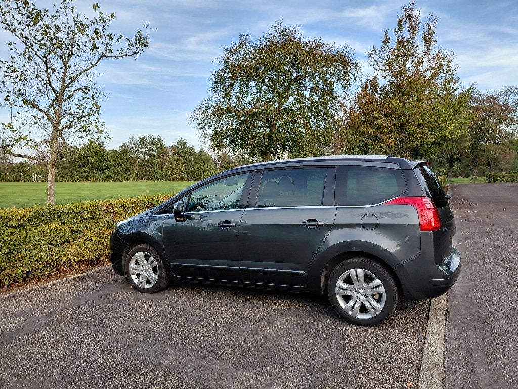 Peugeot 5008 Allure 1.6 Blue HDI 120 Automaat 7-zitter, Auto's, Dealer onderhouden, Euro 6, 4 cilinders, 7 zetels