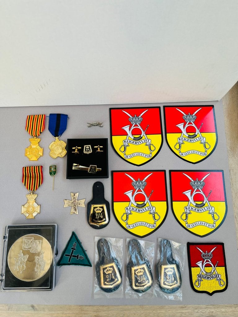 lot Belgische Militaria 2/4 Lansiers Insignes, Ophalen of Verzenden, Landmacht, Embleem of Badge
