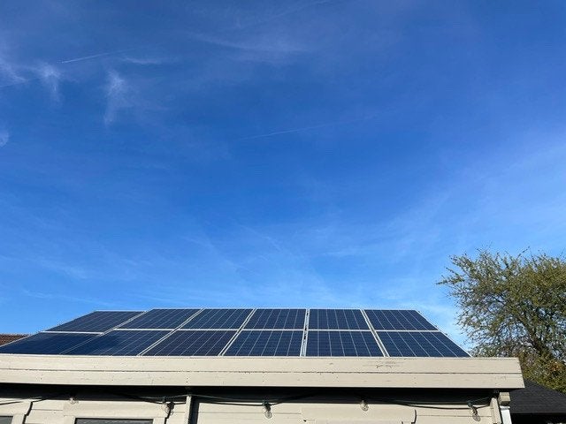 20x Zonnepanelen 260W eurener + omvormer 5KW, Doe-het-zelf en Bouw, Ophalen, Gebruikt, Paneel, 200 wattpiek of meer