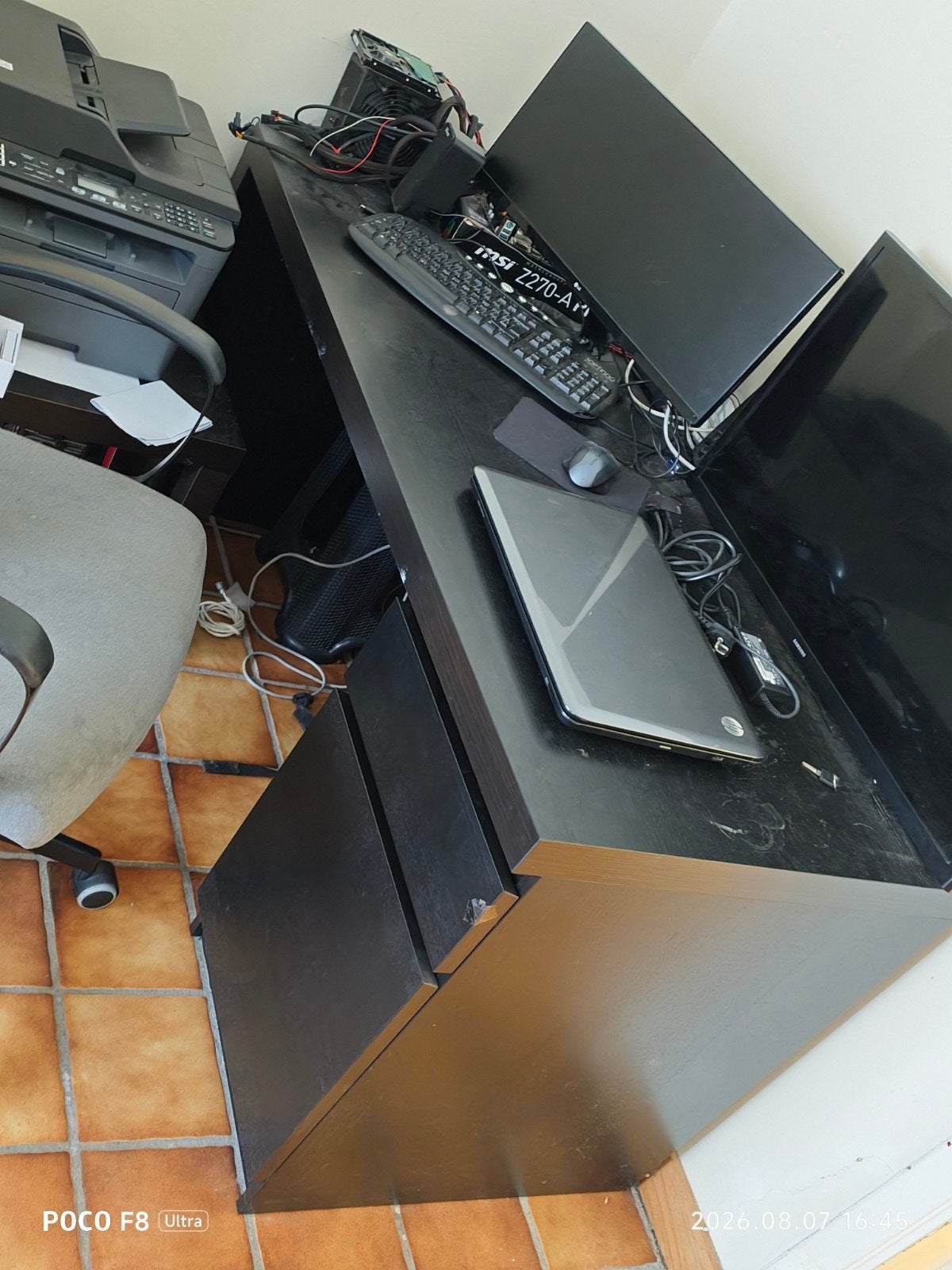 bureau MALM de chez IKEA avec caisson de rangement intégré, Ophalen