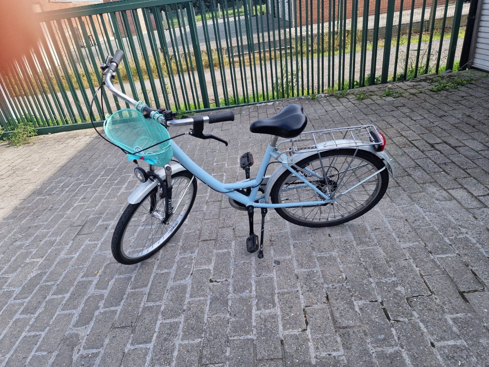 Lichtblauwe meisjesfiets
Kenmerken:
Versnell, Enlèvement
