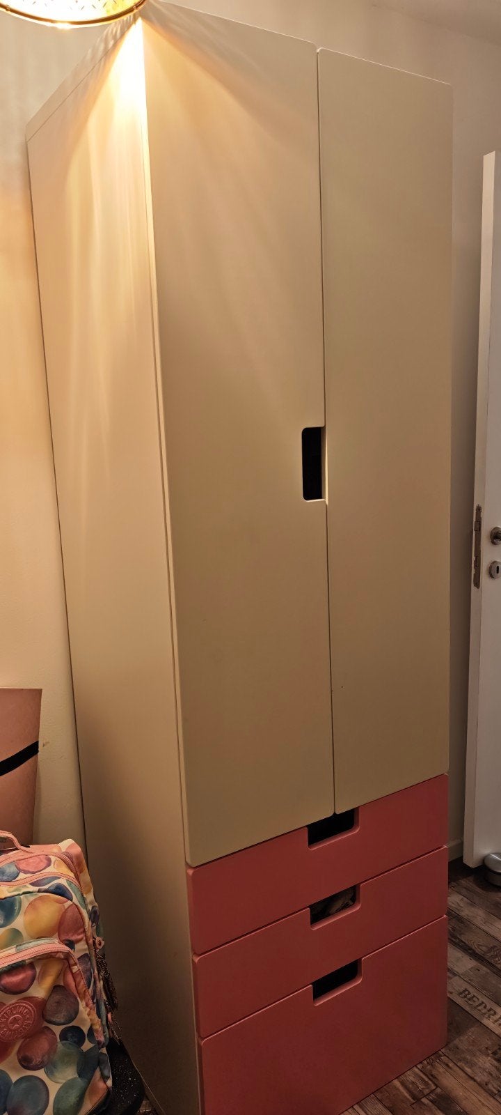 Ikea kinderkleerkast, Enlèvement