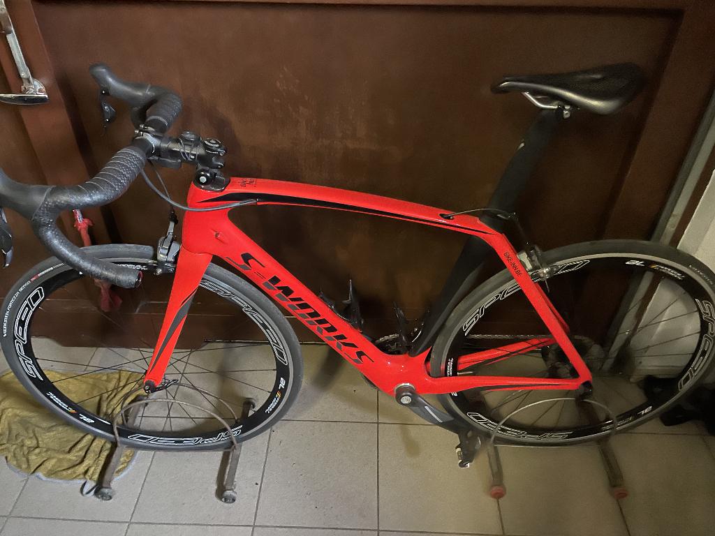 magnifique vélo S-Works venge rocket rouge taille 54, Vélos & Vélomoteurs, Vélos | Vélos de course, Comme neuf, Enlèvement