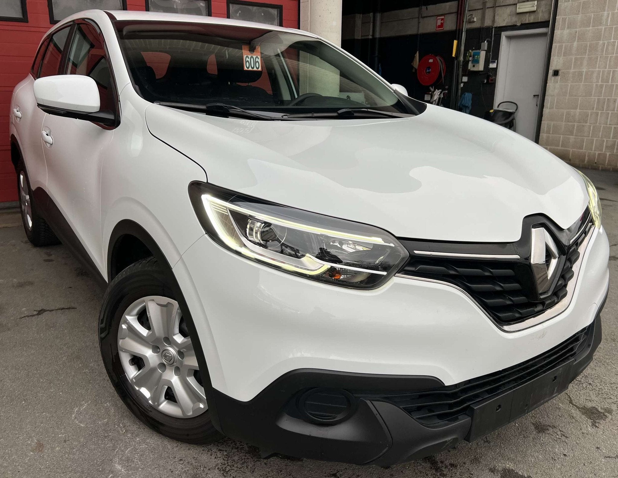 Renault Kadjar 1.2 TCe Zen + CLIM + CAR-PASS, Autos, Renault, 1197 cm³, Kadjar, Achat, Éclairage LED