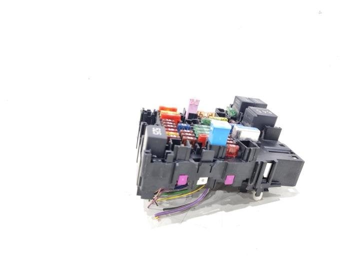 Boîte à fusibles d'un Volkswagen Tiguan, Volkswagen, -, 3 mois de garantie, Utilisé