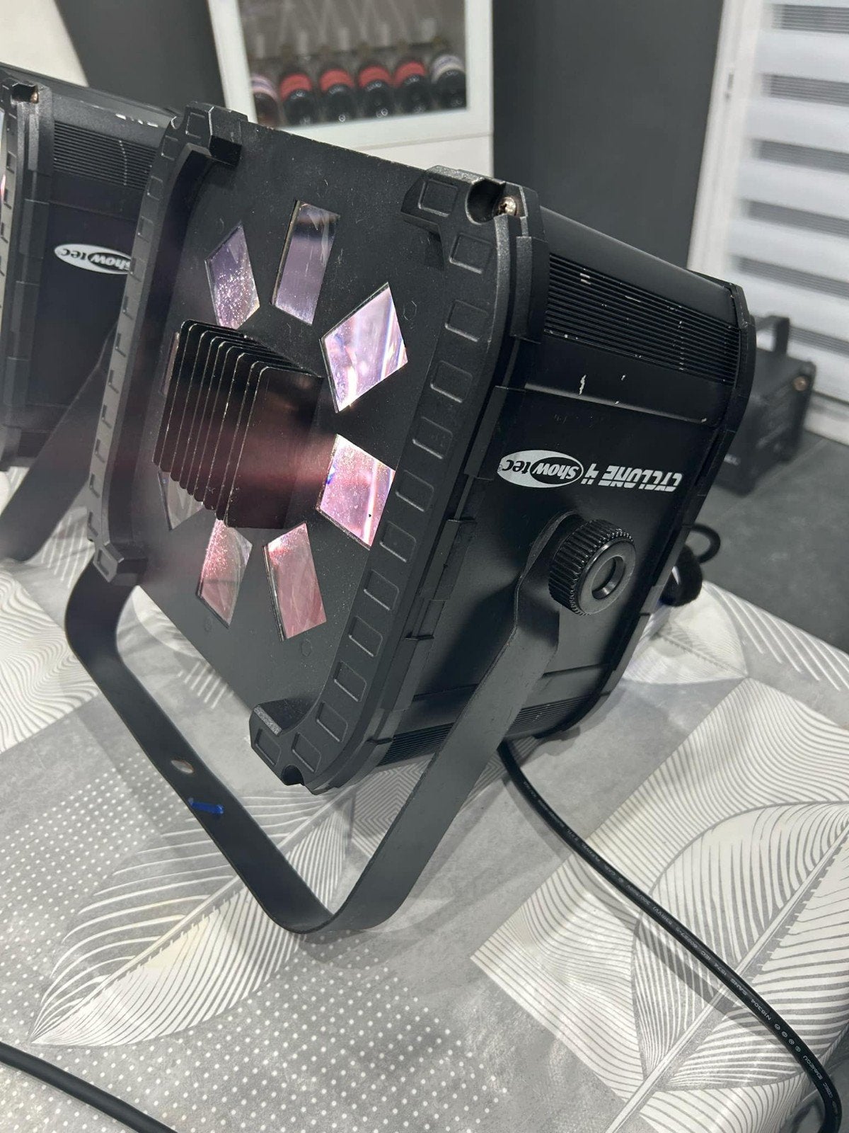 Lot de 2 effets lumineux Showtec Cyclone 4 RGBW DMX, Musique & Instruments, Enlèvement, Utilisé