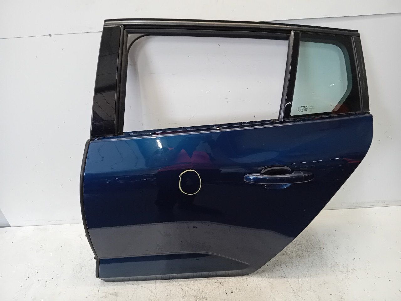 Portier links achter Renault Mégane, Onderdelen@venauto.nl, Van der Ven Autorecycling B.V., Gebruikt, Ettenseweg 76, 4706 PB Roosendaal, The Netherlands