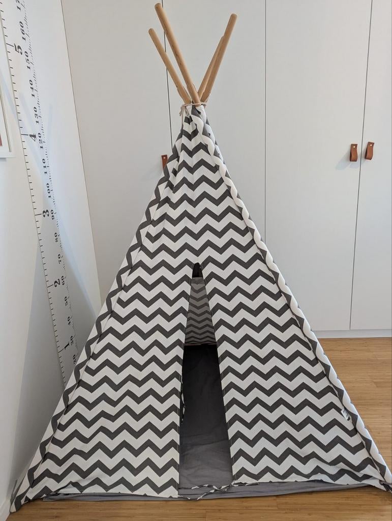Tipi tent bandits and angels, Ophalen, Zo goed als nieuw, Hout